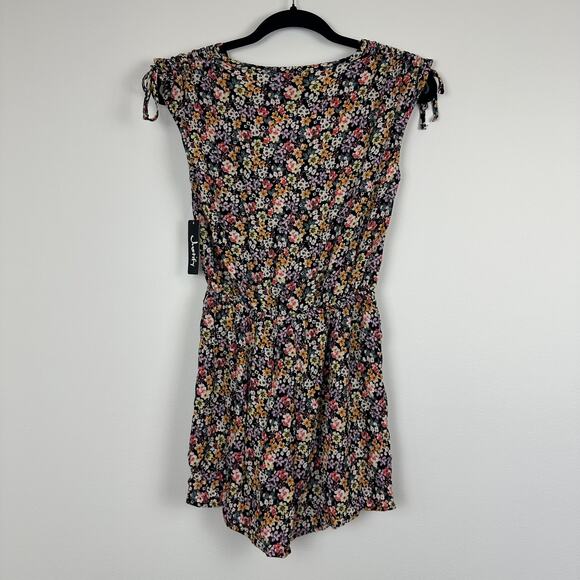 NWT Justify Womens Cap Sleeve Plunge V-Neck Black Ditsy Floral Romper Medium - Picture 2 of 10